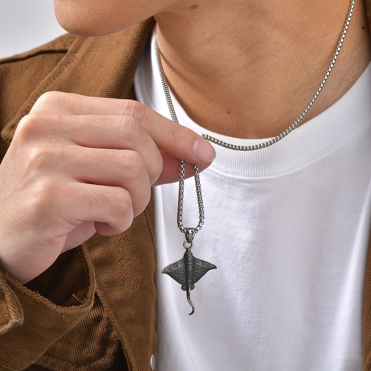 Ray Pendant Necklace