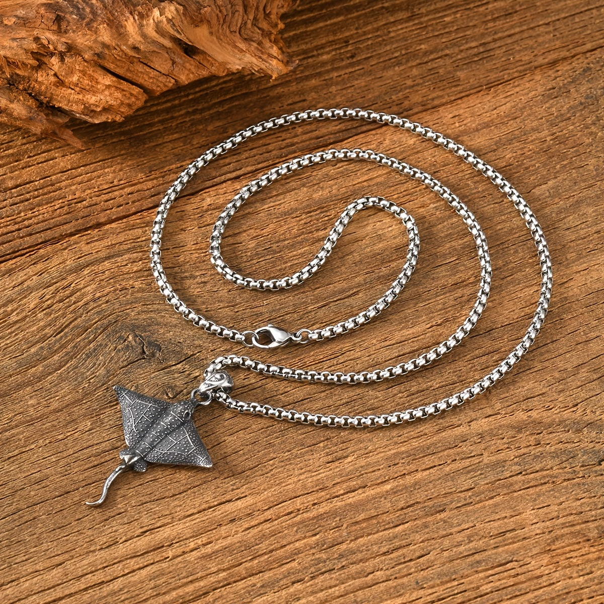 Ray Pendant Necklace