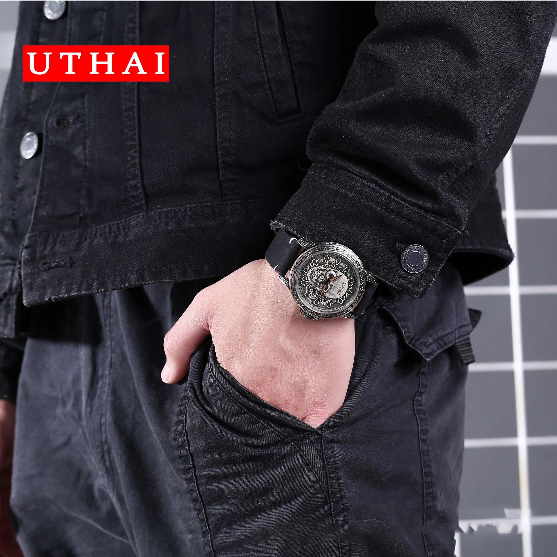 UTHAI Skull Leather Strap Quartz Watch