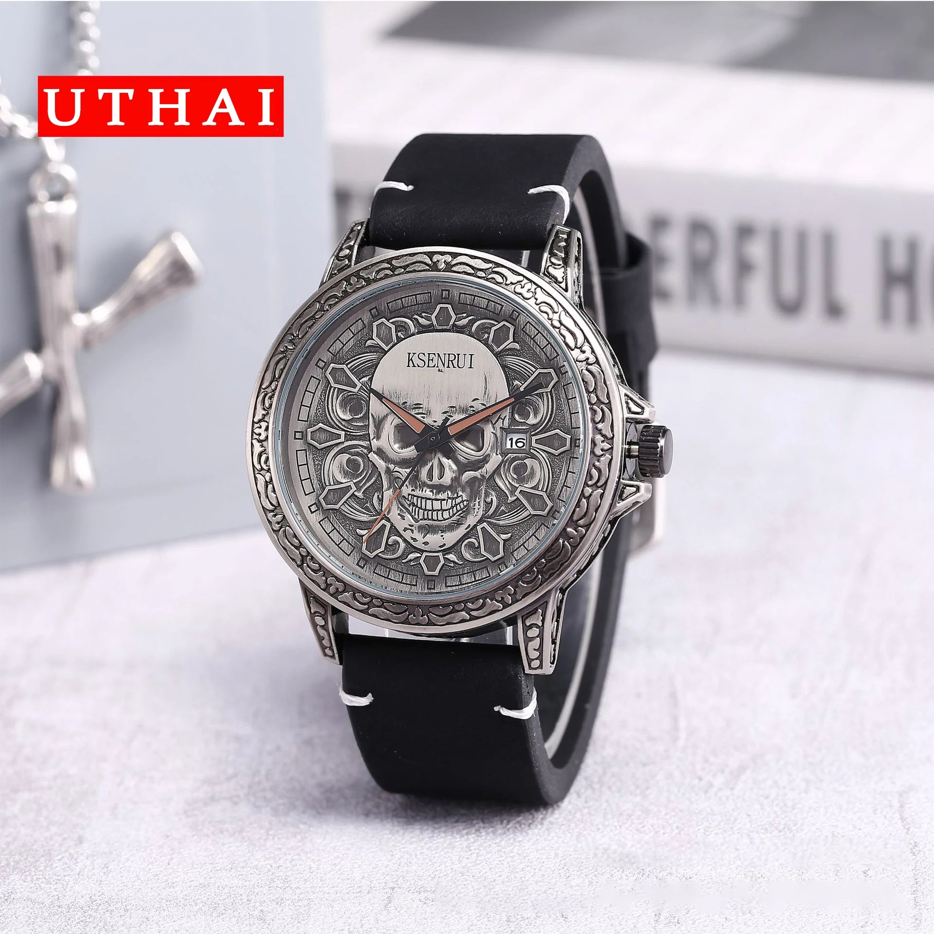 UTHAI Skull Leather Strap Quartz Watch