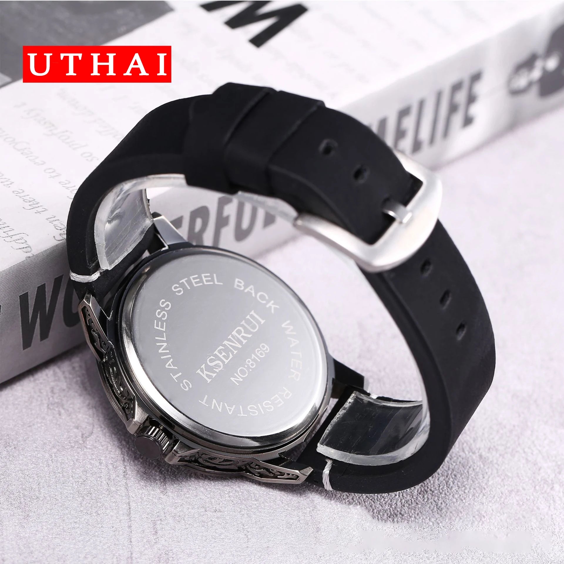 UTHAI Skull Leather Strap Quartz Watch