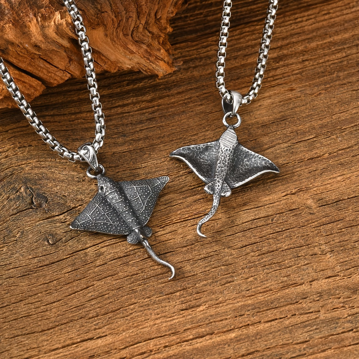 Ray Pendant Necklace